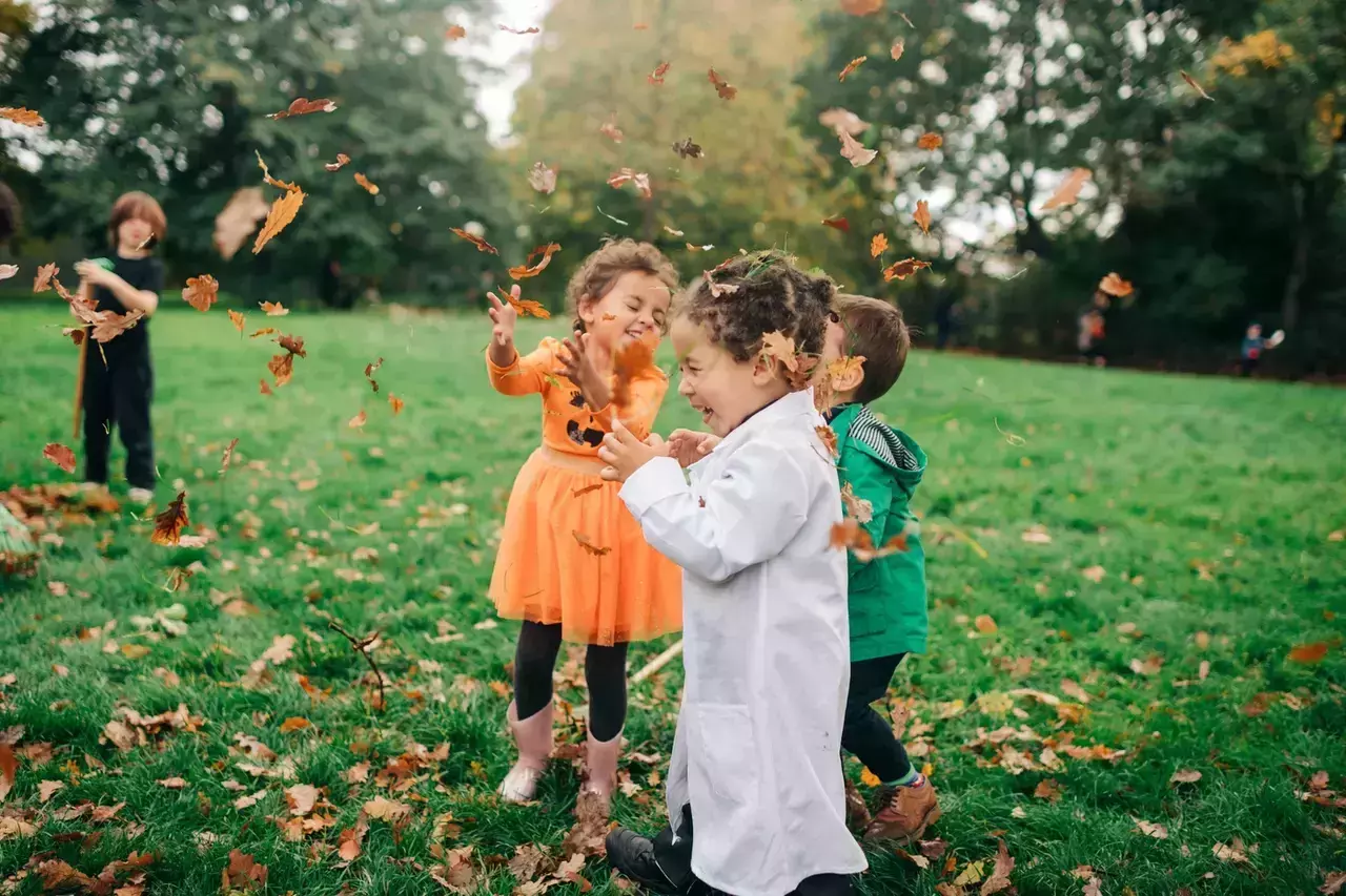 Family learning bug hunting discovery day