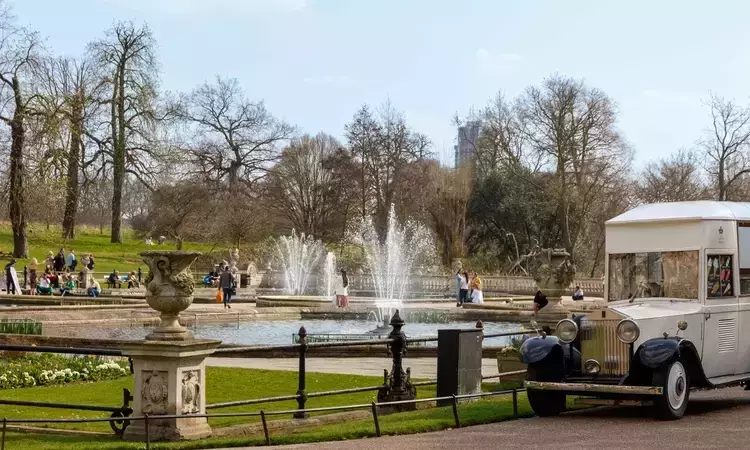 Ice Cream Vans in Kensington Gardens