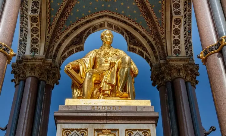 Albert Memorial close-up