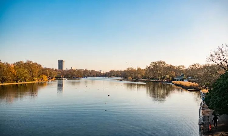 Hyde Park view of the Serpentine in winter