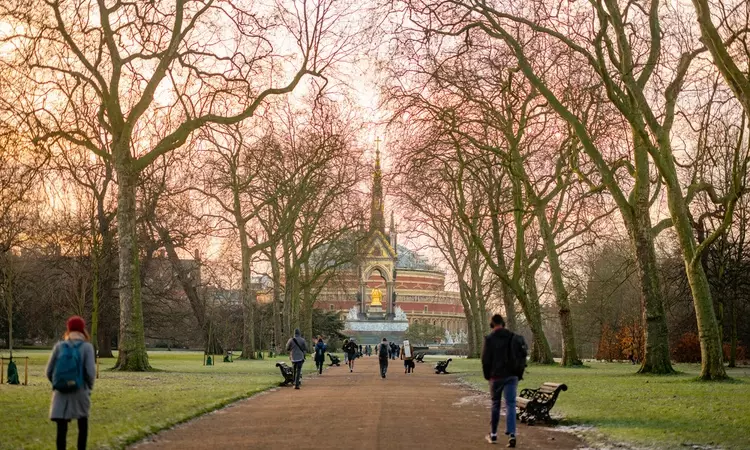 Lancaster Walk to the Albert Memorial and Royal Albert Hall in the early winter morning