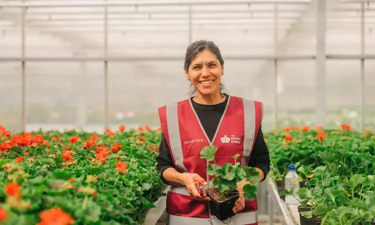 Volunteer in the Super Nursery in Hyde Park