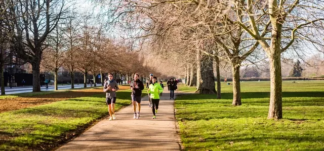 Runners in Hyde Park